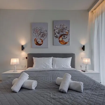 Modern 1 Bedroom In Mercury Suits Location Apartment