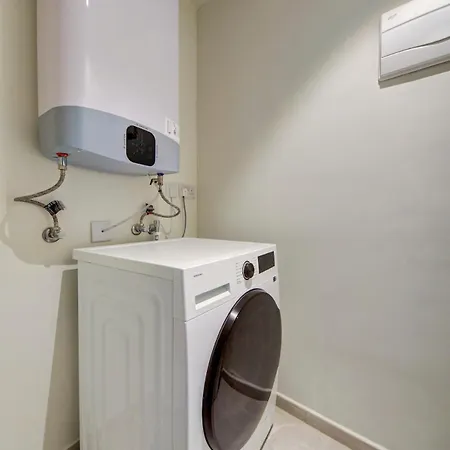 Modern 1 Bedroom In Mercury Suits Location *